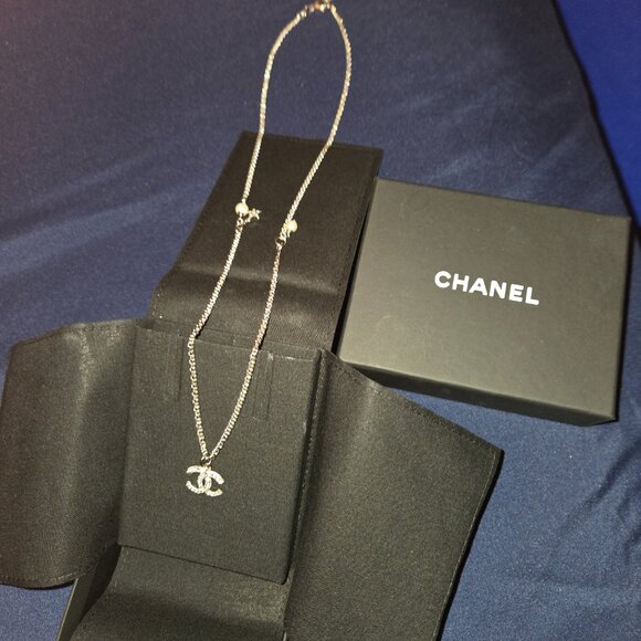 CHANEL crystal and pearl necklace✨️✨️✨️ - Picture 2 of 2